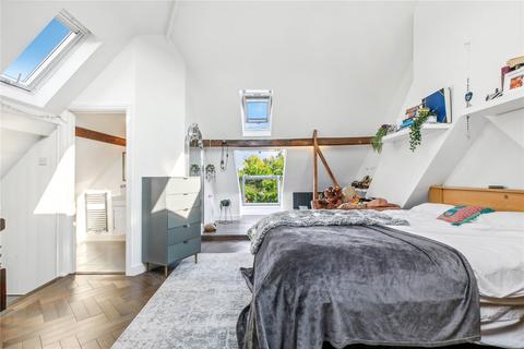24 Goldsmith Avenue, London, W3 6HN