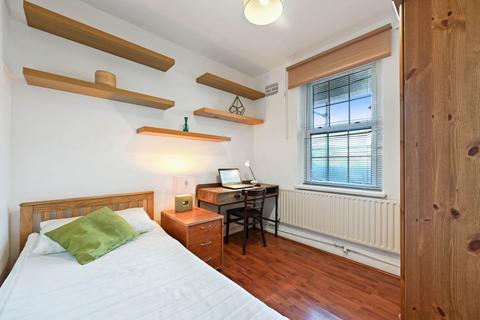 4 bedroom flat to rent, Large delightful three or four bedroom apartment in Kennington