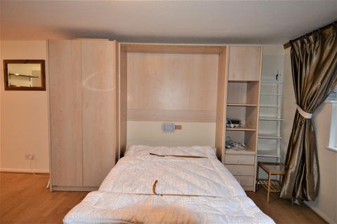 Studio to rent, Moreton Street, London SW1V