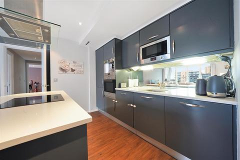 2 bedroom apartment for sale, The Oxygen, Royal Victoria Dock, E16