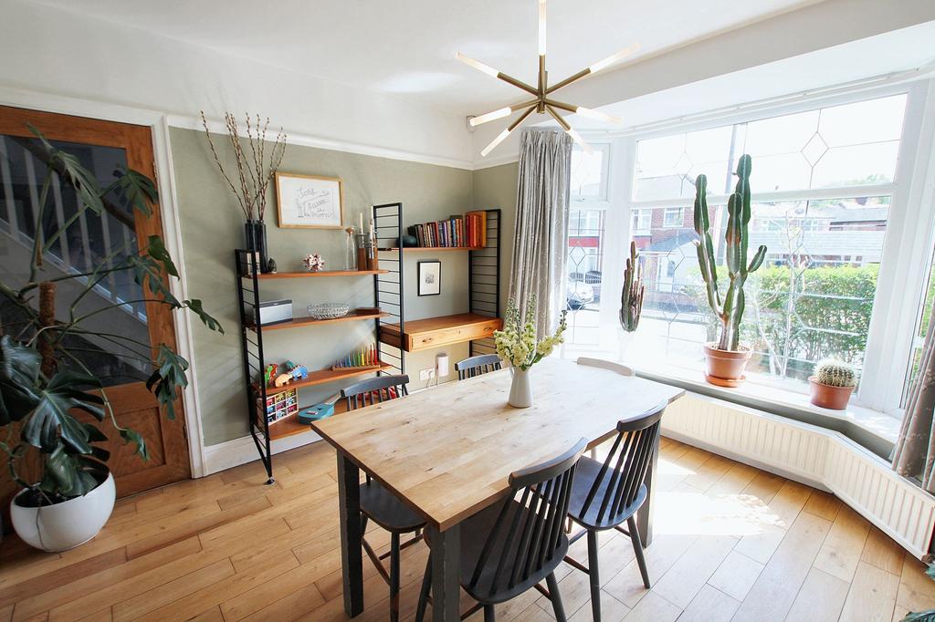 Lounge/Dining Room