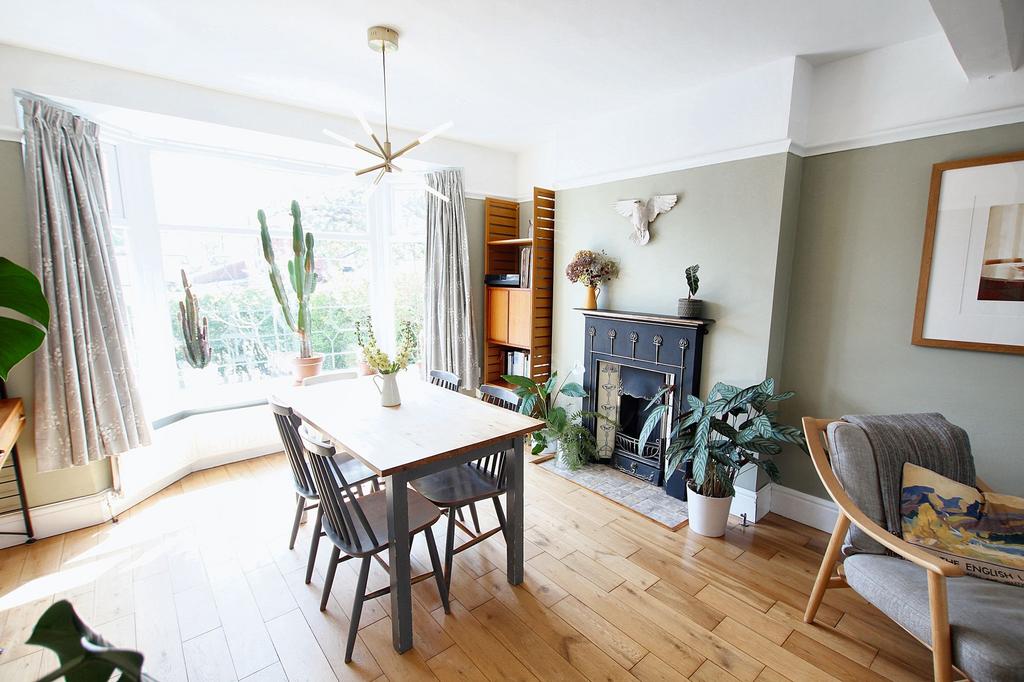 Lounge/Dining Room