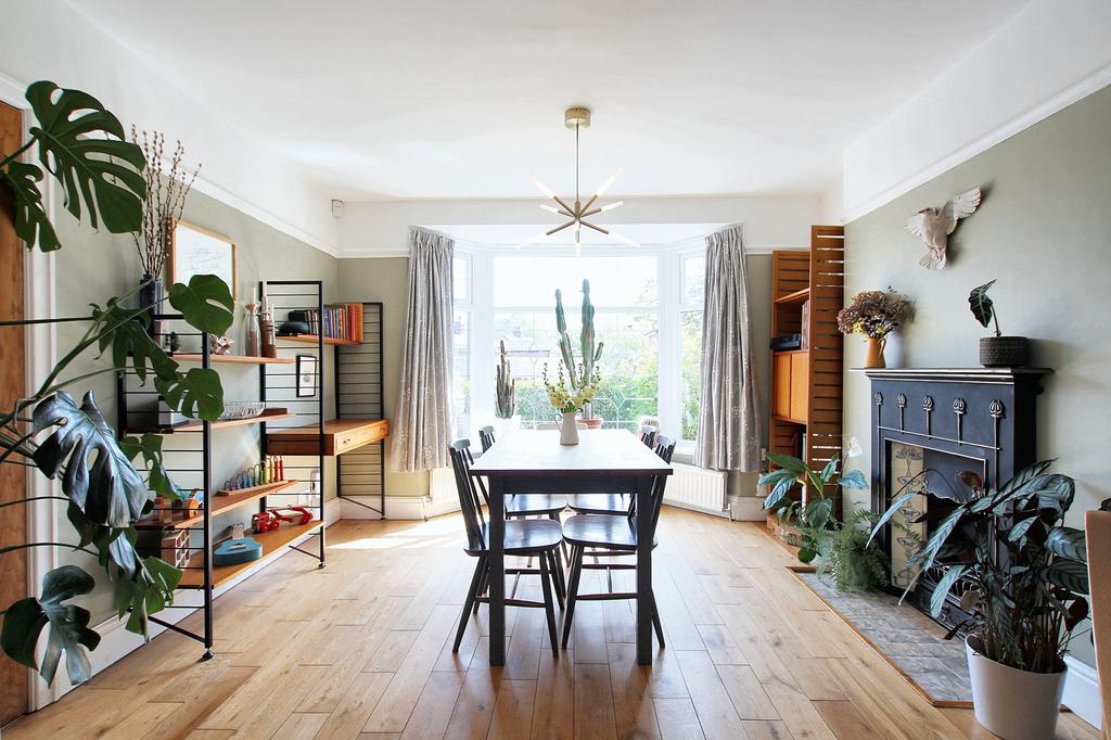 Lounge/Dining Room