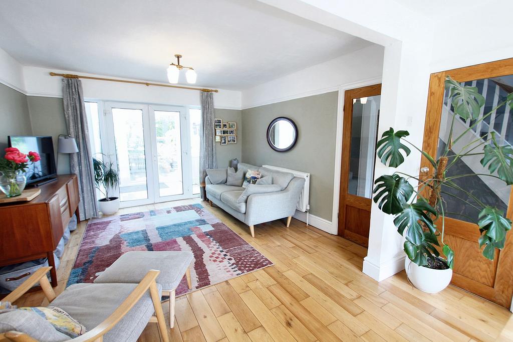 Lounge/Dining Room