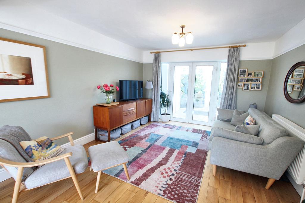 Lounge/Dining Room