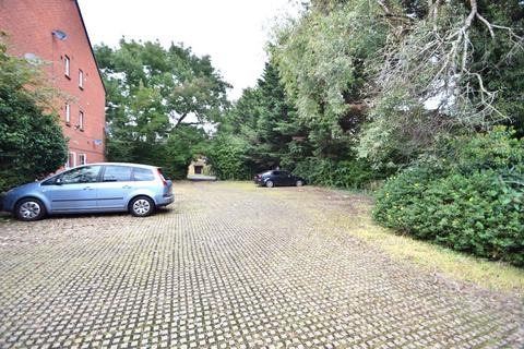 Studio for sale, Mead Avenue, Langley, Berkshire, SL3