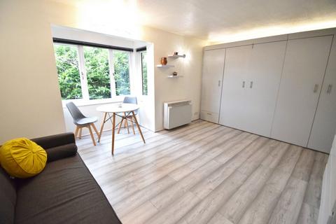 Studio for sale, Mead Avenue, Langley, Berkshire, SL3