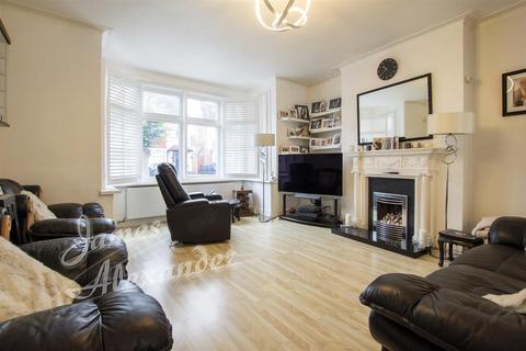 3 bedroom end of terrace house for sale, Melrose Avenue, London