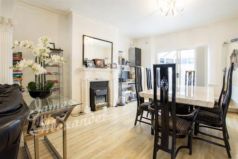 3 bedroom end of terrace house for sale, Melrose Avenue, London