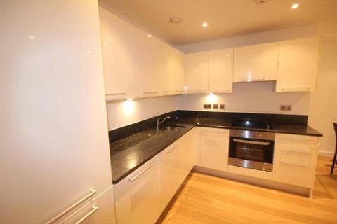 2 bedroom flat to rent, Lexington Apartments, Slough