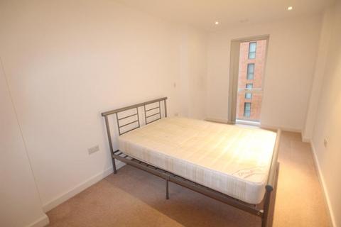 2 bedroom flat to rent, Lexington Apartments, Slough