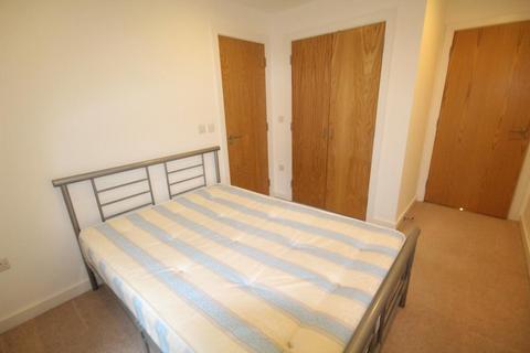 2 bedroom flat to rent, Lexington Apartments, Slough