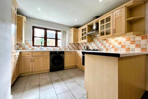 4 bedroom detached house to rent, Gainsborough Close, Grange Farm