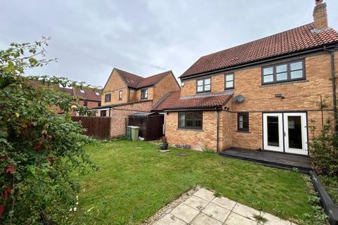 4 bedroom detached house to rent, Gainsborough Close, Grange Farm