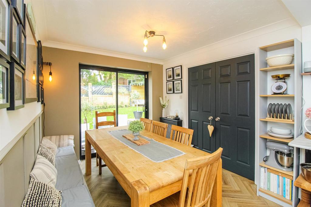 Kitchen dining room