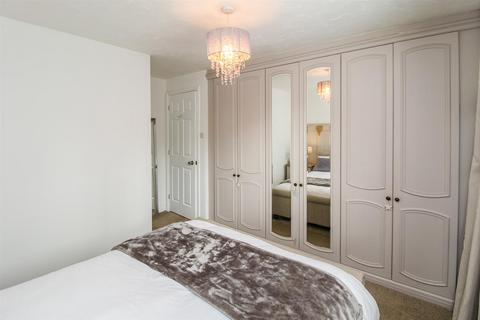 2 Hatfield View, Wakefield, WF1 3SN