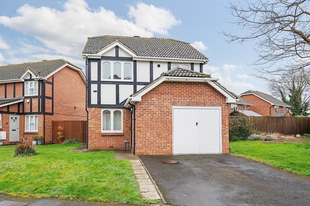 Stonebridge Field, Eton, SL4 3 bed detached house to rent £2,250 pcm