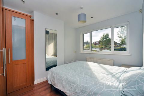 12 Fairford Gardens, Worcester Park, KT4 7BH
