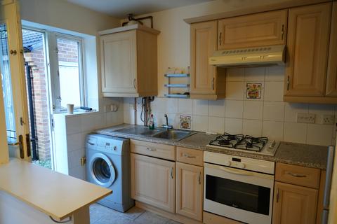 3 bedroom semi-detached house to rent, Leeds LS6