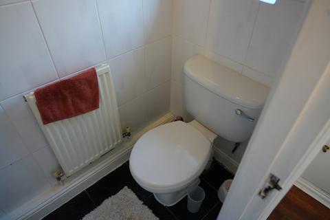 3 bedroom semi-detached house to rent, Leeds LS6