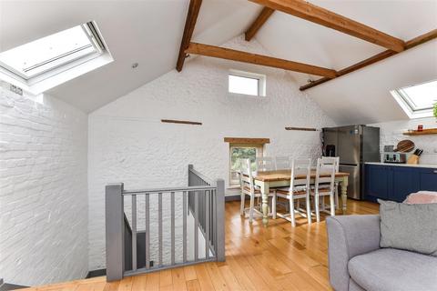 2 bedroom coach house for sale, Clanfield, Hampshire