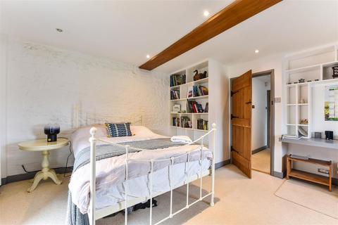 2 bedroom coach house for sale, Clanfield, Hampshire