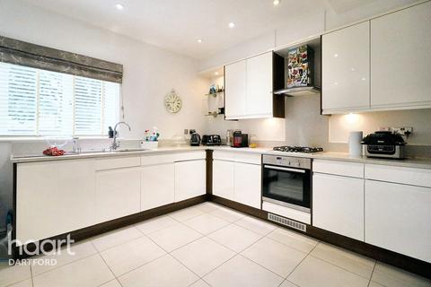 2 Jepson Drive, Stone, Dartford, DA2 6FR