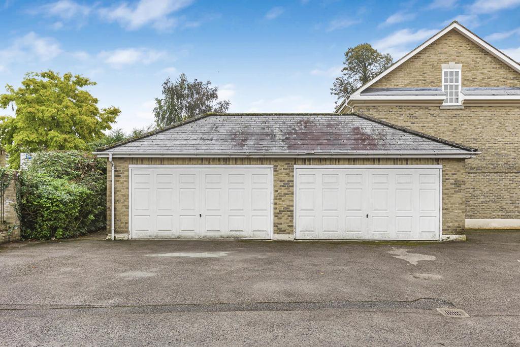 Lammas Close, StainesuponThames... 4 bed terraced house for sale £