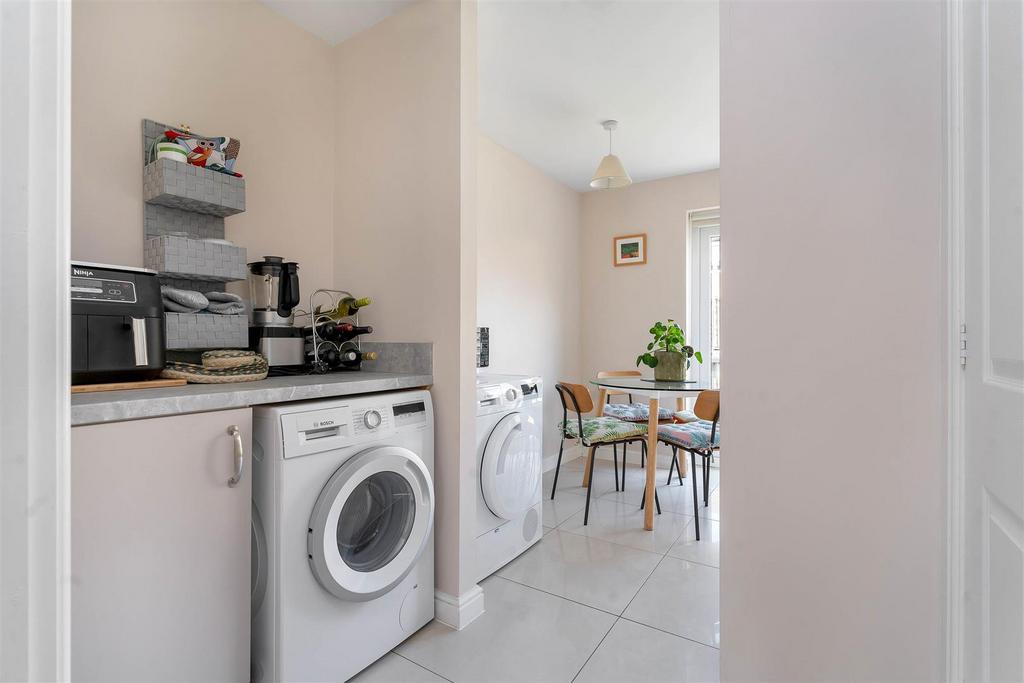 DOWNSTAIRS WC & UTILITY ROOM