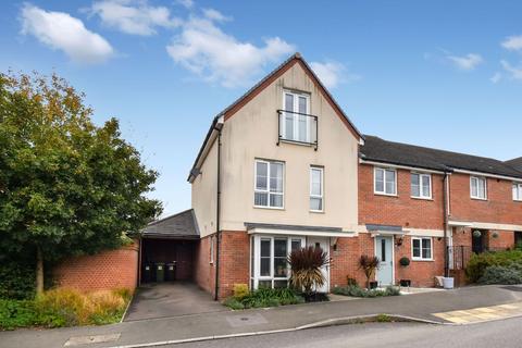 3 bedroom end of terrace house for sale, Sir Bernard Paget Avenue, Ashford TN23