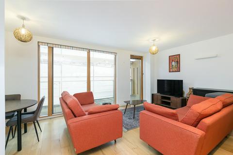 3 bedroom flat to rent, Crampton Street, London SE17