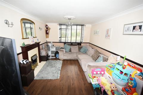 3 bedroom terraced house for sale, First Avenue, Canvey Island SS8