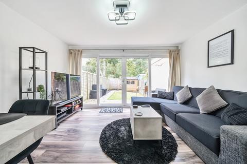 26 Frayslea, Uxbridge, UB8 2AT