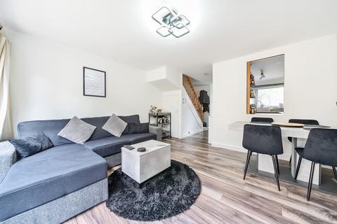 26 Frayslea, Uxbridge, UB8 2AT