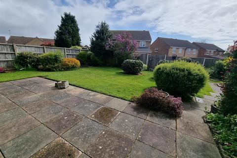 2 bedroom detached bungalow for sale, Noel Close, Hopton-on-Sea