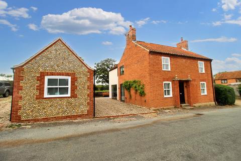 4 bedroom cottage to rent, Barney Road , Fulmodestone NR21