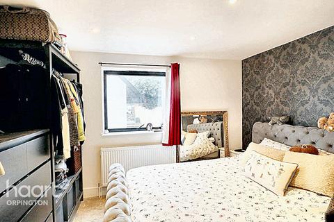 2 bedroom maisonette for sale, High Street, Orpington