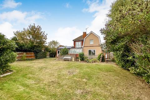 4 bedroom detached house for sale, Hillside Road, Burnham-on-Crouch