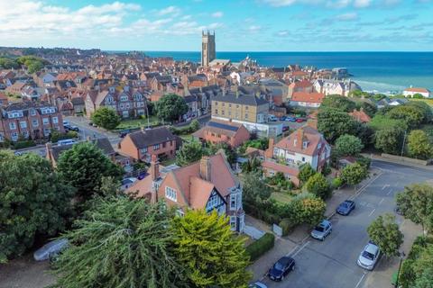 7 bedroom detached house for sale, Flats 1, 2 & 3, 4 Cliff Avenue, Cromer, Norfolk, NR27 0AN