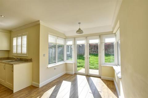 4 bedroom semi-detached house for sale, Vidler Square, Rye