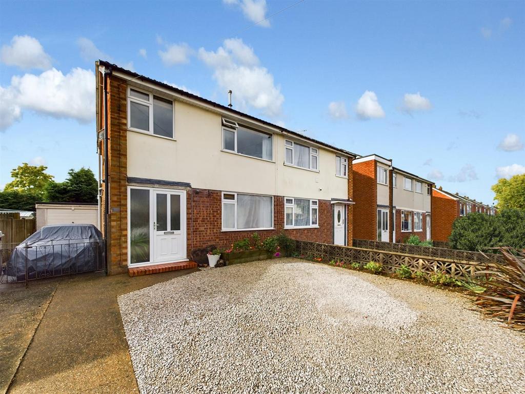 Dore Avenue, North Hykeham, Lincoln 3 bed semidetached house for sale