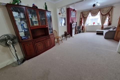 4 bedroom semi-detached house for sale, Sandringham Avenue, Leicester, LE4