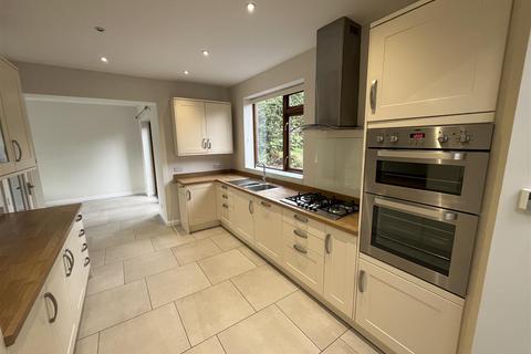 3 bedroom detached house to rent, School Green Lane, Sheffield