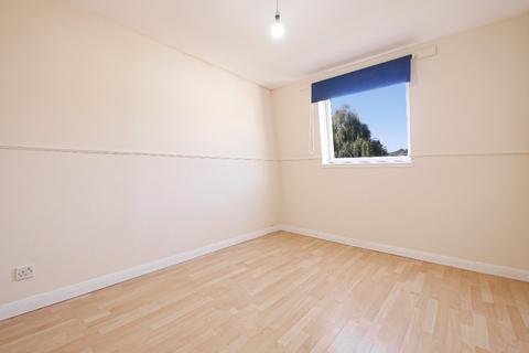 2 bedroom flat to rent, Hill Square, Dundee, DD3