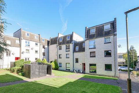 2 bedroom flat to rent, Hill Square, Dundee, DD3