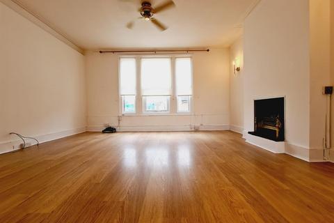 2 bedroom flat to rent, Dawes Road