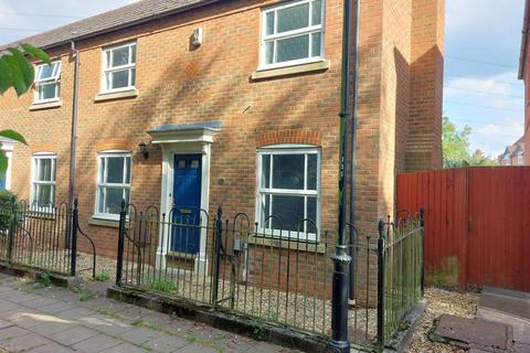 2 bedroom terraced house to rent, Monks Path, Aylesbury HP19