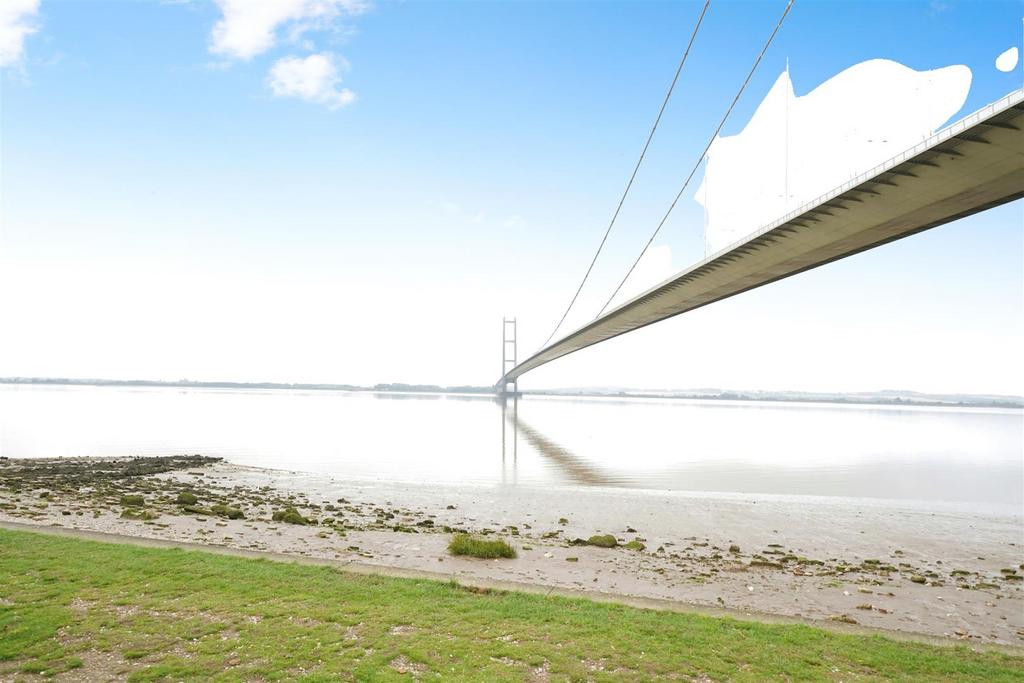 Views Overlooking The River Humber