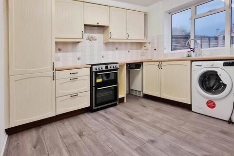3 bedroom semi-detached house to rent, St David's Close, Farnborough GU14