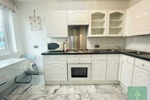 1 bedroom flat for sale, Chase Side, London, N14